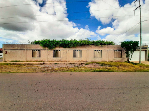 Eglée Suárez Vende Casa En Puerta Maraven, Punta Cardón. Plc-1006