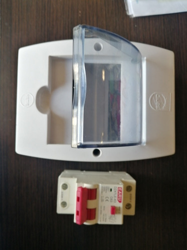 Imagen 2 de 2 de Disyuntor Diferencial Riel Interruptor Gfci Fuga Ducha +caja