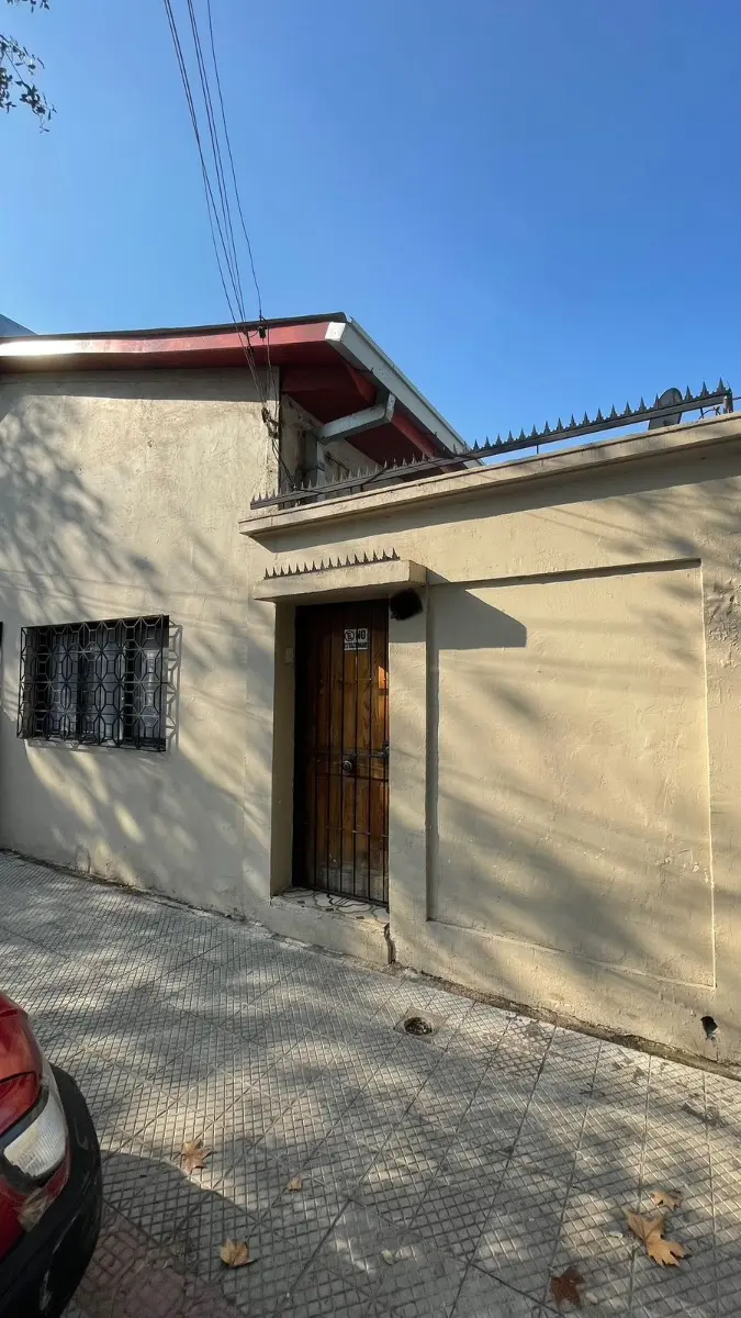 Imagen 1 de 21 de Casa Calle Sin Salida Metro Bío Bío / Placer