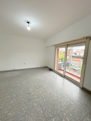 Mamberti Al 500 - Ph De 3 Ambientes En 1 Er Piso Con Patio Aterrazado Y Terraza!