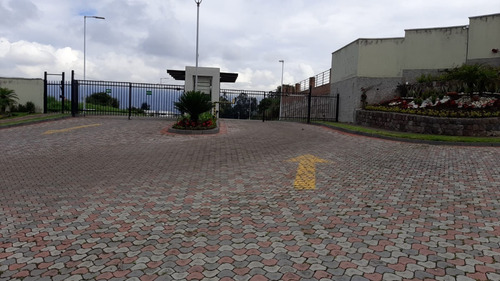 Imagen 3 de 14 de Venta Terreno 571 M2 Urb. Navarra 2 / Valle De Los Chillos (zona Espe-colibrí)