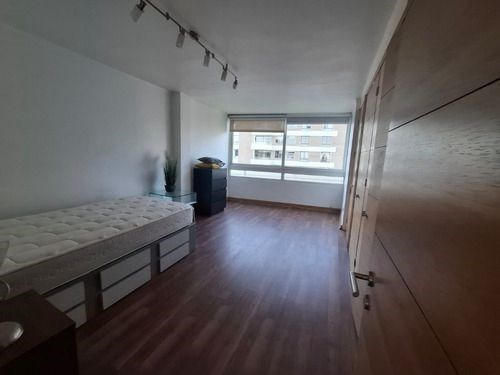 Departamento Duplex En Arriendo De 5 Dorm. En Las Condes