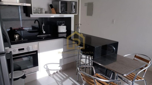 Imagen 10 de 14 de Apartamento De 1 Dormitorio En Peninsula +alquiler Invernal +vista Al Mar Desde El Dormitorio
