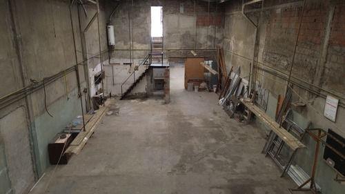 Galpón Industrial En Matadero, Centro De Trabajo - 350m² - Excelente Estado