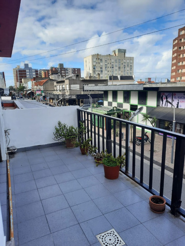 Departamento 3 Amb Sobre Peatonal C/ Quincho F: 7477