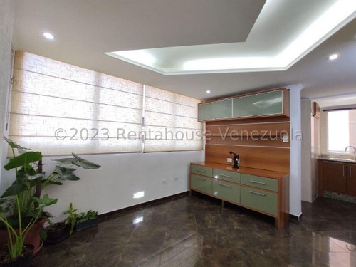 Con Financiamiento San Isidro En Venta En Maracay 23-22670 Wjo