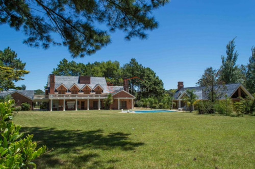 Imagen 4 de 28 de Casa 6 Dormitorios, Piscina, Venta O Venta En Beverly Hills - Punta Del Este