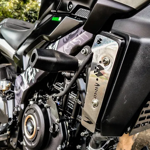 Bajaj Dominar 400 Plata Mate 2023