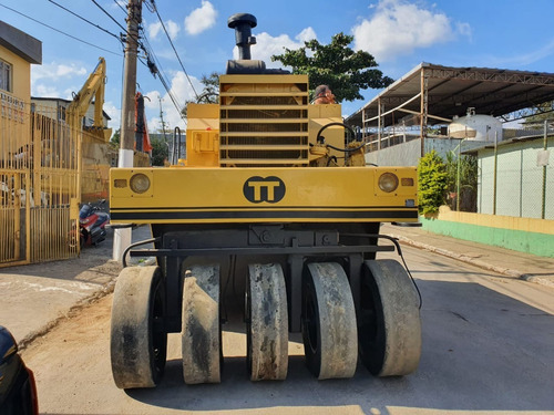 Imagem 4 de 8 de Rolo Compactador Pneus Sp8000hd