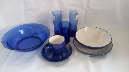Imagen 3 de 3 de Juego De Platos Y Vasos Azul Pequeño
