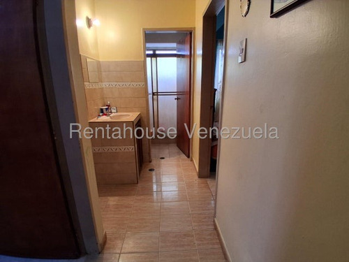Yoselin Cabesas Vende Apartamento En Cabudare 25-22034 Yc