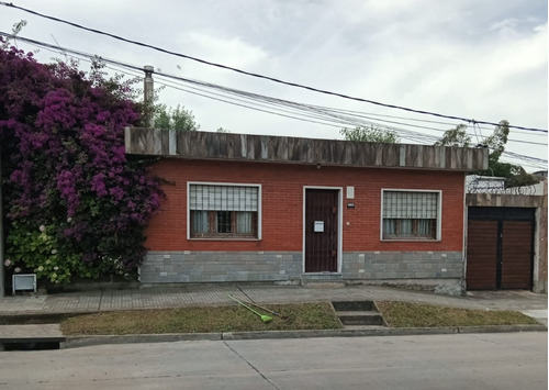 Inversion O Gran Familia, 2 Casa En Mismo Padron, Muy Bien Ubicadas, Gran Terreno Sayago Jose Batlle Y Ordoñes, Propios 