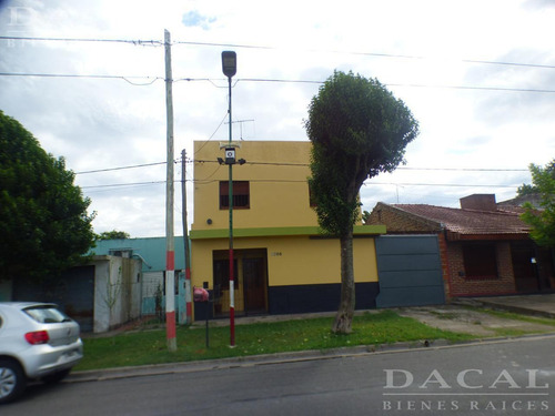 Casa En Venta En La Plata Calle 23 E/ 78bis Y 79 Dacal Bienes Raices