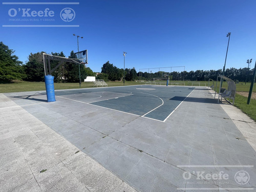 Casa En Venta De 3 Pisos Sobre Dos Lotes Con Fondo A Golf En Abril Club De Campo - Apto Credito
