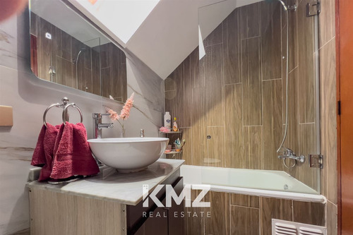Vende Casa 5d/4b/e De155/360 M2, San Carlos Apoq, Las Condes