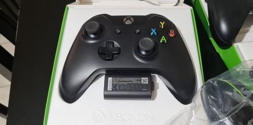 Xbox One Halo + 2 Jostick