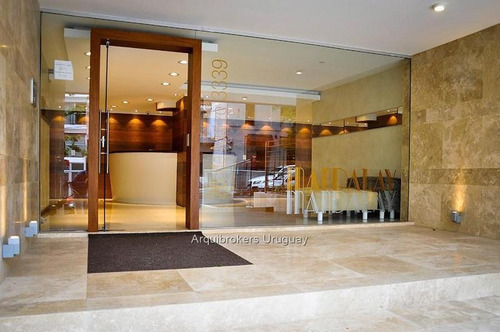 Apartamento De 3 Dormitorios En Venta En Pocitos