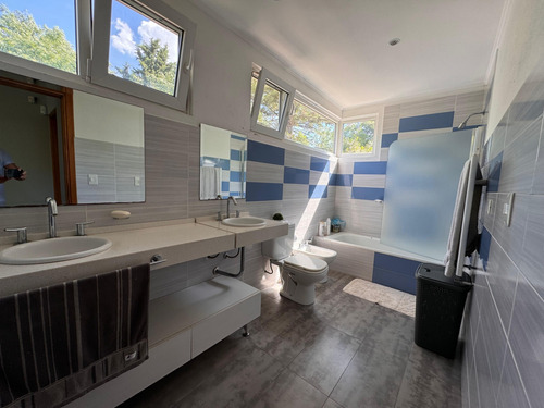 Casa 5 Ambientes Estilo Moderno - Parque Leloir