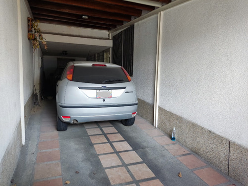 Casa-quinta Bifamiliar Con Entradas Independientes Colinas De Vista Alegre
