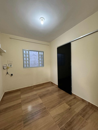 Casa Reformada Com 2 Quartos E 2 Banheiros No Morro Da Cruz