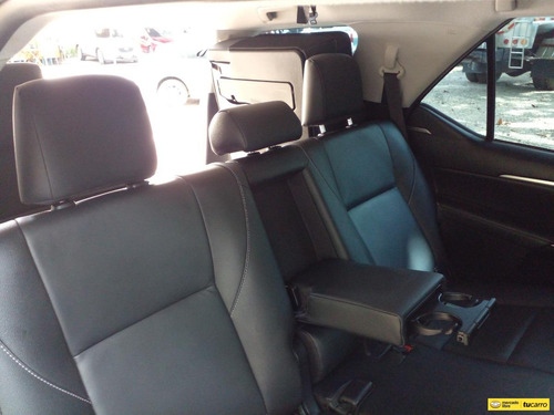Toyota Fortuner 2.4l Sr Tp 2.4cc Td 7ab 4x2 2023