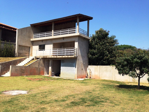 Chácara Com Piscina Em Condomínio Fechado