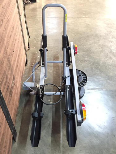 Imagem 3 de 12 de Bagageiro Transbike Para Engate 2 Bikes Com Sinalizador