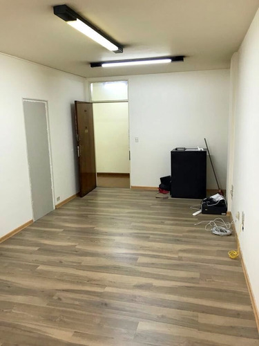Imagen 5 de 6 de Maipú Al 400 Y Av. Corrientes, Microcentro. 2 Oficinas Contiguas En Venta. Superficie 22 M2 Cada Una. 2 Baños En El Piso. Se Venden Juntas O Separadas. Vigilancia En El Edificio 24 Hs. 2 Ascensores