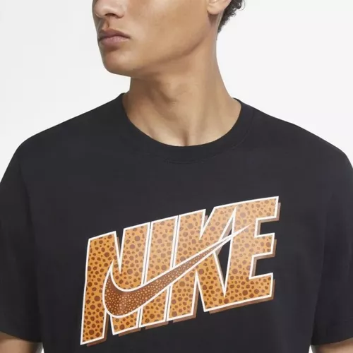 Camiseta Nike Sportswear Swoosh - Masculina