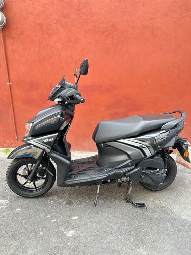 Yamaha Ray Zr 125 2025 Color Negra Con 9000 Km En Excelentes