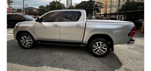 Toyota Hilux 2.7 Srv Cab. Dupla 4x4 Flex Aut. 4p Gasolina e álcool