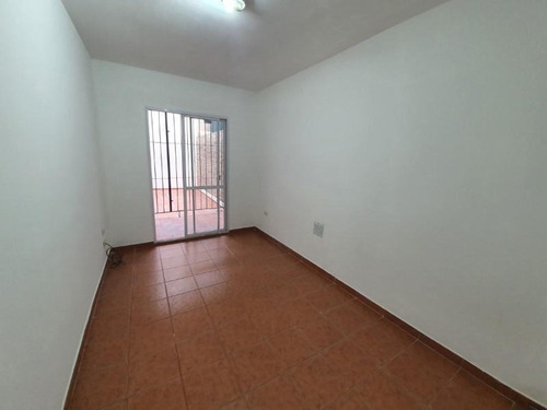 Departamento Con Patio En Pb, Montevideo Y Lima, Expensas Bajisimas !