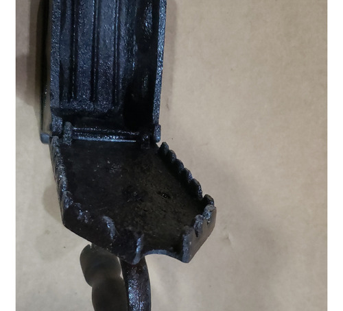 Antigo Ferro De Passar Roupas À Brasa - Modelo Raro (Usado)