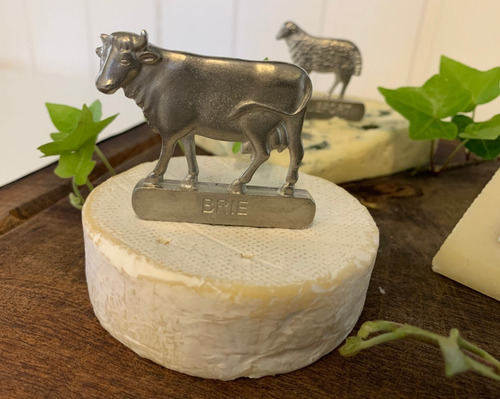 Sujeta Y Señala Quesos Vaca Brie En Peltre Exclusivo Ariete