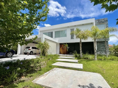 Casa En Los Castores