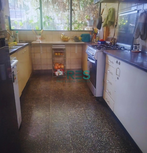 Casa En Venta De 4 Dorm. En Las Condes