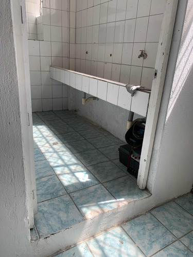 Arriendo Amplio Local Apto Para Instituciones O Bodegas