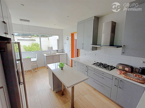 Casa En Venta Av. Bosques De Montemar En Concón
