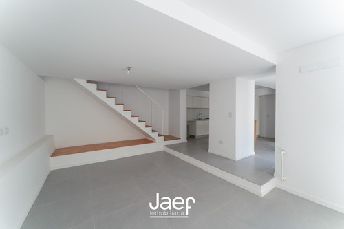 Excelente Casa De Pasillo 3 Dormitorios Con Quincho Y Terraza Exclusiva