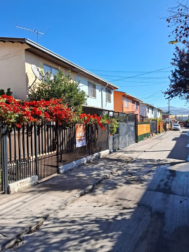 Cómoda Casa De 3d Y 2b En Sector Las Lomas, Peñaflor.