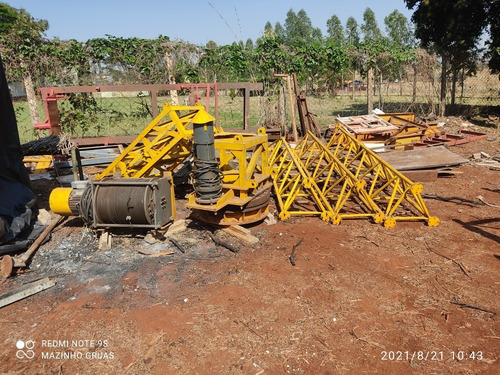 Imagem 1 de 5 de Vende-se Mini Grua Skw Tower Qtg10 9 Metros De Lança
