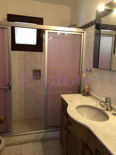 Casa En Alquiler En Pleno Manantiales, 3 Dormitorios Mas Dependencia De Servicio.- Ref: 126