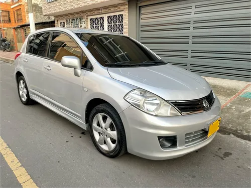 Nissan Tiida 1.8 Premium 5 p