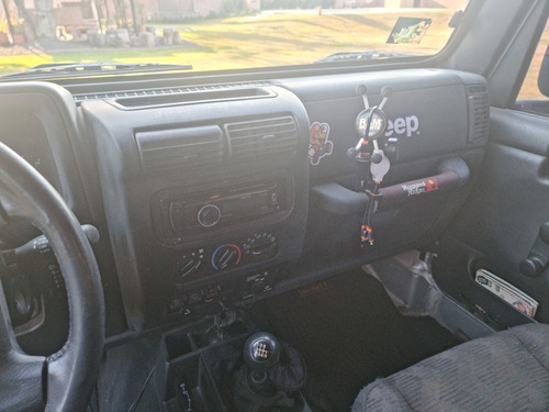 Imagen 8 de 11 de Jeep Wrangler 4.0 Hard Top Sport