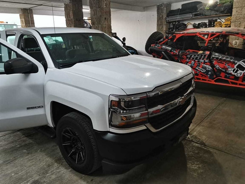 Imagen 5 de 11 de Chevrolet Silverado 2016 5.4 2500 Doble Cabina Ls 4x2 At