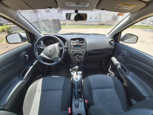Nissan Versa Sense 2019 Gris