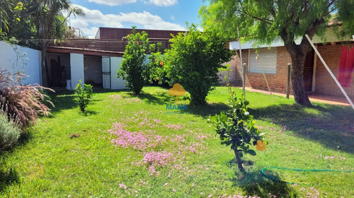 Venta, Casa 4 Dormitorios, A 100 Metros De Avenida Principal - Atlántida Ca735