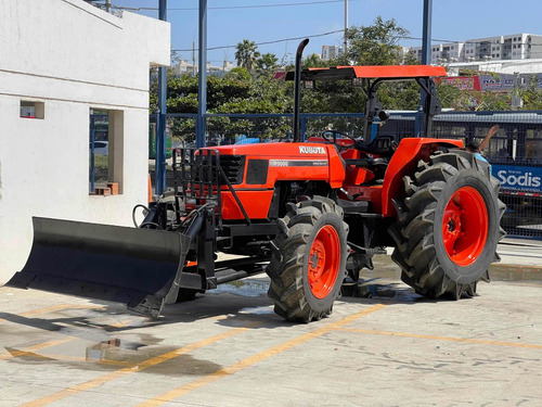 Tractor Kubota M9000 2007 90hp