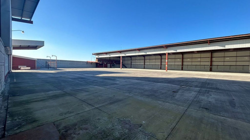 Nave Industrial O Bodega Venta O Renta En Ave Principal De Xonacatlan, Límite Con Lerma.