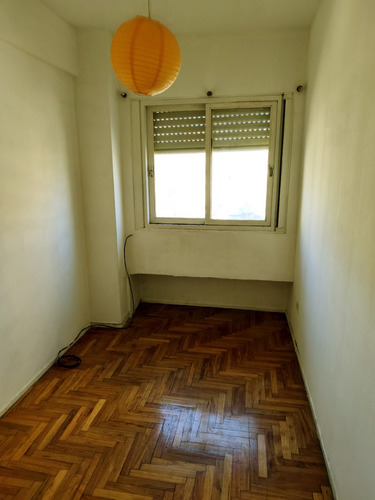 Departamento 3 Ambientes Con Balcón Y Vista Al Frente. Apto Profesional. Italia 265 Avellaneda
